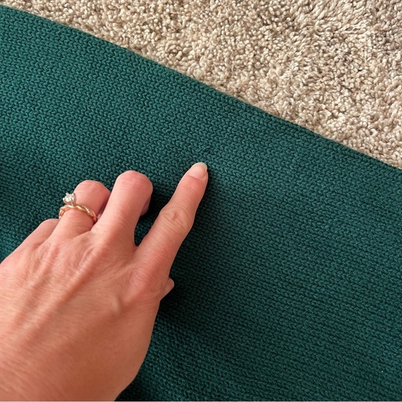 Green Crewneck Sweater with Embroidered Detail vintage IZOD Sweater - Picture 6 of 8